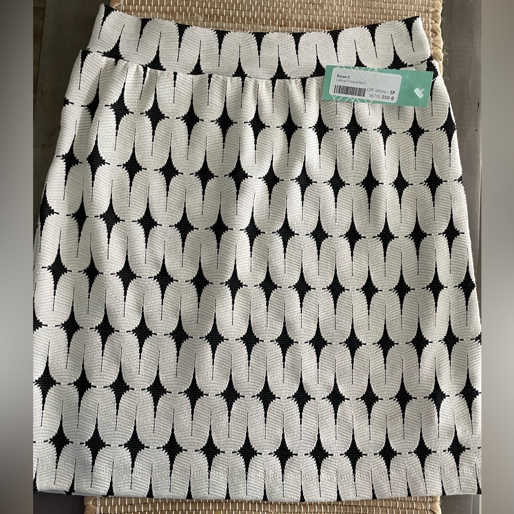 NWT Renee C Leena Printed Skirt, Black and Ivory, Size Small Petite
